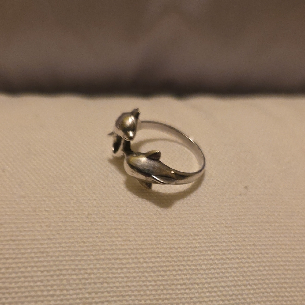 925 Stamped Sterling Silver Dual Dolphins Ring Sz 8.5 - Picture 3 of 6